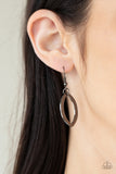 The OVAL-achiever - Black Necklace Paparazzi